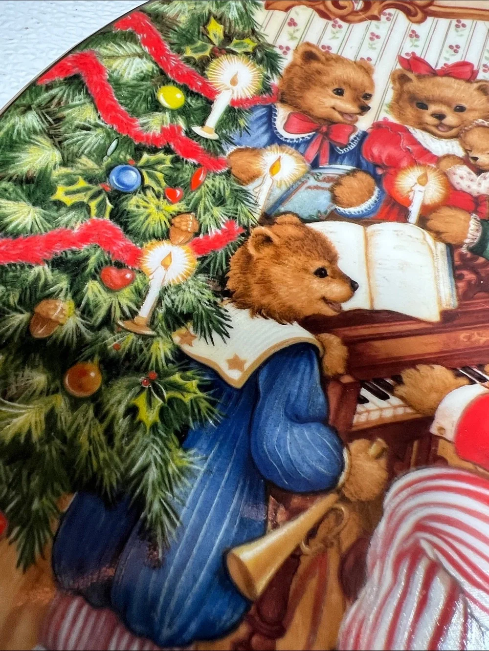 Vintage 1989 1992 Avon Christmas Holiday Decorative Wall Plates -